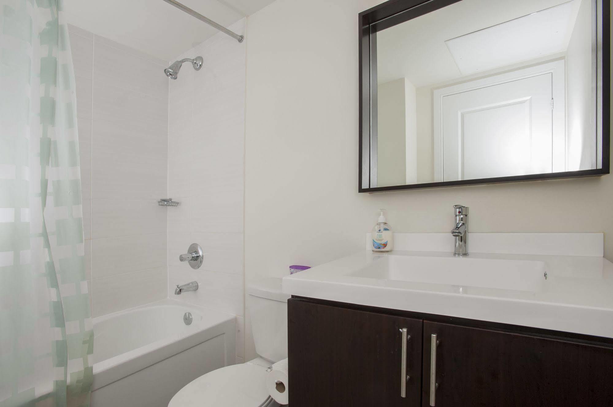 Life Suites Luxury Downtown Condos Toronto Eksteriør billede